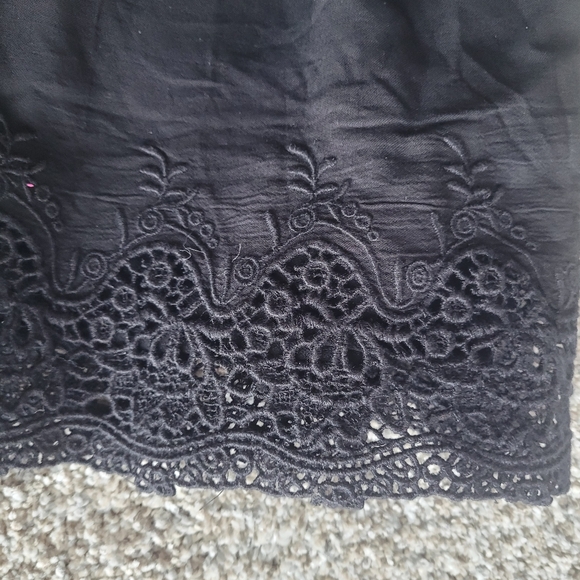 American Eagle Elegant Black Crochet Hem Skirt Size Medium - Picture 8 of 8